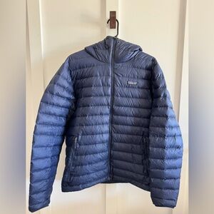 PATAGONIA MENS DOWN SWEATER HOODY. Like new. Worn twice. Blue.